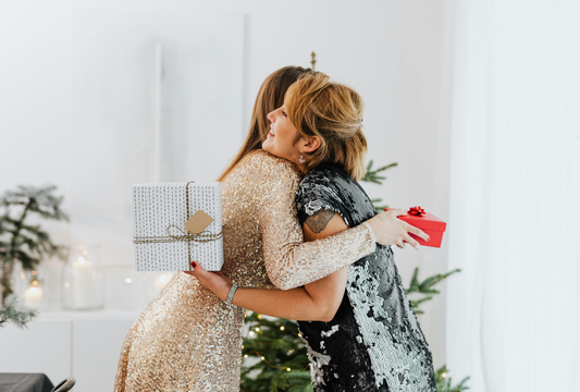 久しぶりに会うあの人へ。「手土産」という名の、心地よい会話のきっかけを。